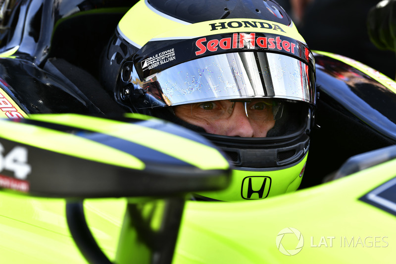 Irritado com atitudes de Jordan King e Matheus Leist, Seebastien Bourdais dispara: "Jordan King se sentiu como um herói e nos jogou para fora. Depois disso, tive que lidar com outro idiota: Matheus Leist, que tentou nos bater duas vezes".