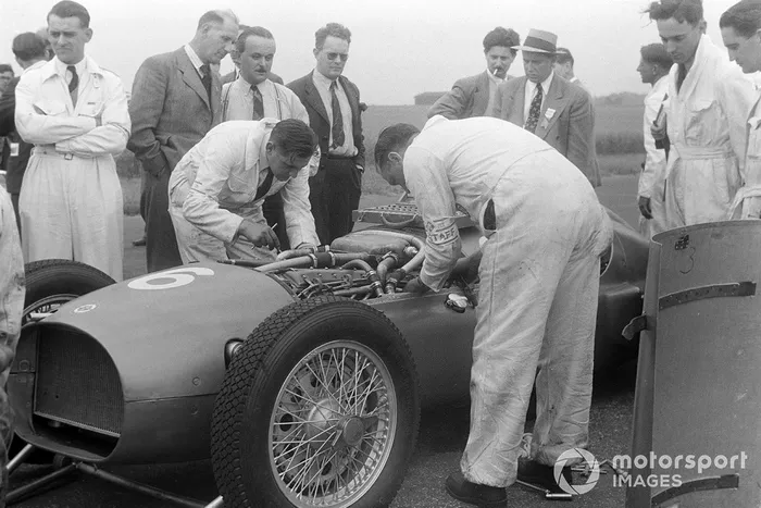 Mechanics work on Reg Parnell's BRM P15 on the grid
