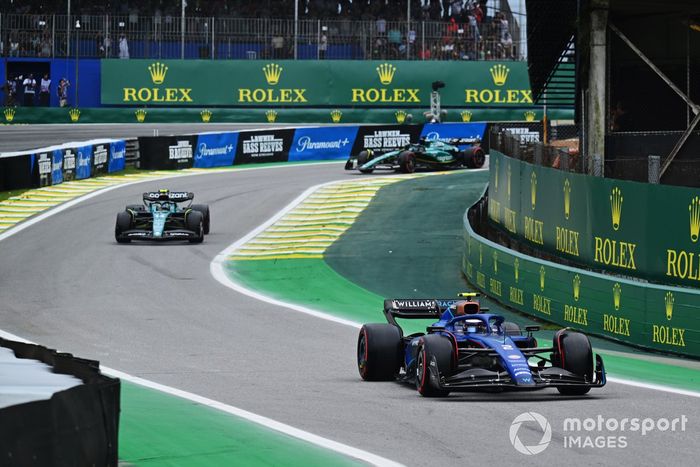 Logan Sargeant, Williams FW45, Fernando Alonso, Aston Martin AMR23, Lance Stroll, Aston Martin AMR23