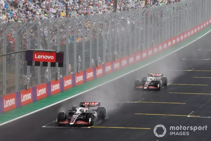 Oliver Bearman, Haas VF-24, Nico Hulkenberg, Haas VF-24 
