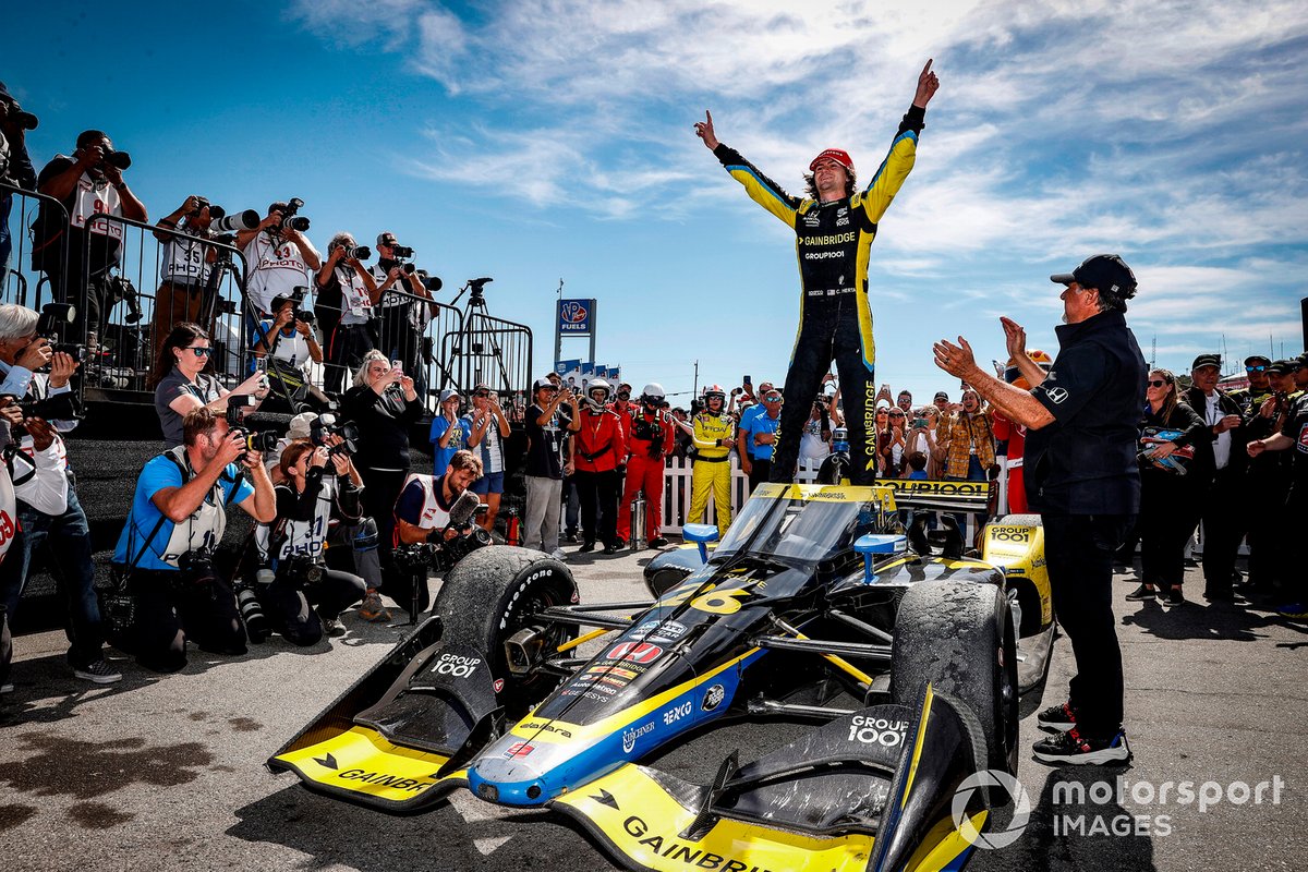 Team owner Michael Andretti applauds Herta after he won at WeatherTech Raceway Laguna Seca last year. 