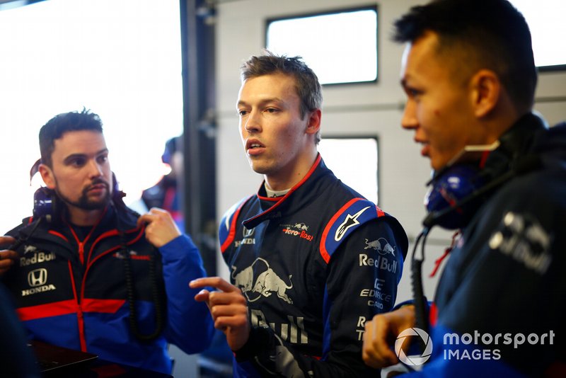 Daniil Kvyat, Toro Roso STR14 and Alexander Albon, Scuderia Toro Rosso STR14