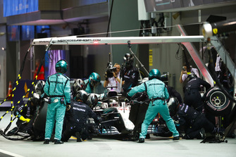 Lewis Hamilton, Mercedes AMG F1 W09 EQ Power+, in the pits