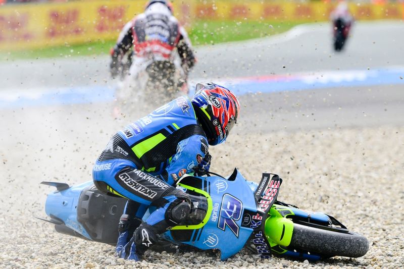 Ai Ogura, Trackhouse Racing, Miguel Oliveira, Pramac Racing crash