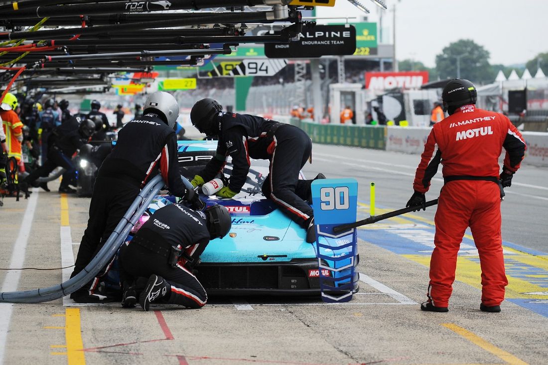 #90 Manthey Porsche 911 GT3 R LMGT3: Antares Au, Loek Hartog, Klaus Bachler