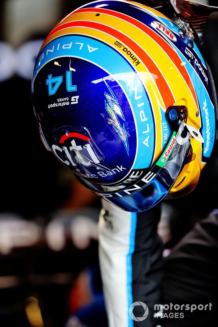 El casco de Fernando Alonso, Alpine A521 con el logo de Motorsport Games en Mónaco