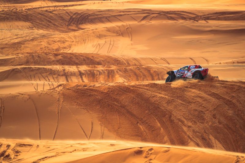 #205 Toyota Gazoo Racing Toyota: Giniel De Villiers, Dennis Murphy