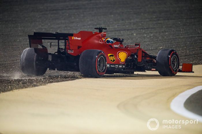 Sebastian Vettel, Ferrari SF1000 se va a la grava