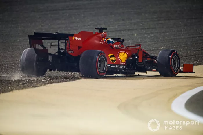Sebastian Vettel, Ferrari SF1000 se va a la grava