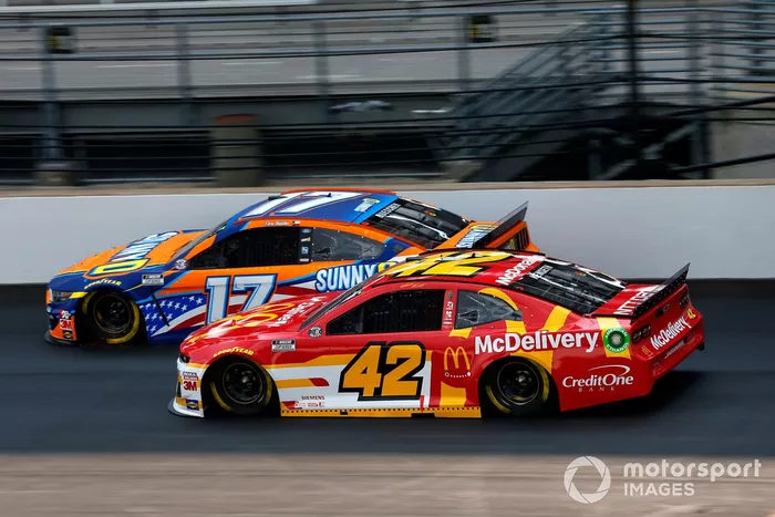 Chris Buescher, Roush Fenway Racing, Ford Mustang SunnyD, Matt Kenseth, Chip Ganassi Racing, Chevrolet Camaro McDelivery