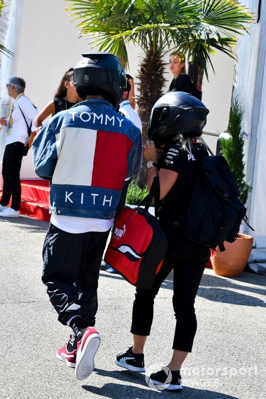 Lewis Hamilton, Mercedes AMG F1 con Angela Cullen