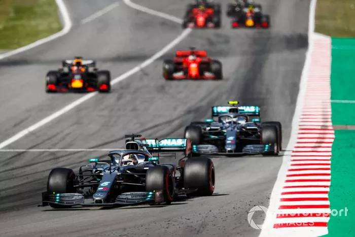 Lewis Hamilton, Mercedes AMG F1 W10, Valtteri Bottas, Mercedes AMG W10