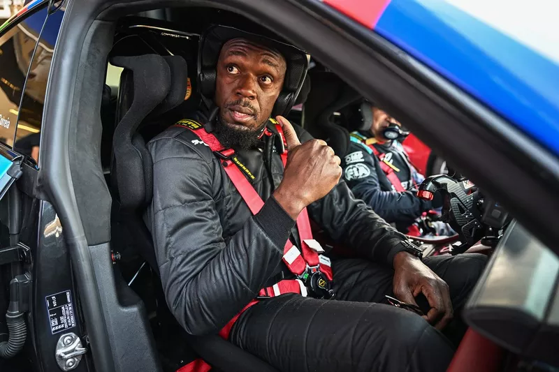 Usain Bolt dans la voiture de sécurité de la Porsche Taycan S Formula E