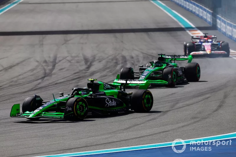Zhou Guanyu, Stake F1 Team Kick Sauber C44, Valtteri Bottas, Stake F1 Team Kick Sauber C44, Daniel Ricciardo, RB F1 Team VCARB 01