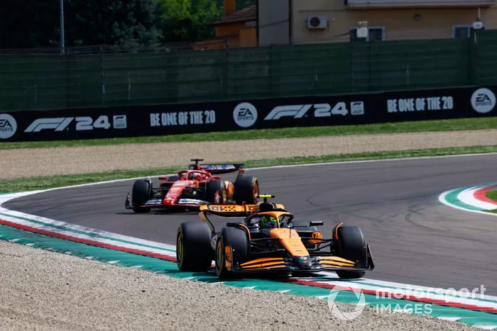 Lando Norris, McLaren MCL38, Charles Leclerc, Ferrari SF-24