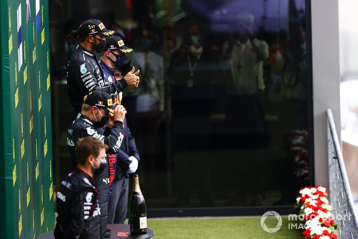 Podio: ganador Lewis Hamilton, Mercedes-AMG F1, segundo lugar Valtteri Bottas, Mercedes-AMG F1, y tercer lugar Max Verstappen, Red Bull Racing