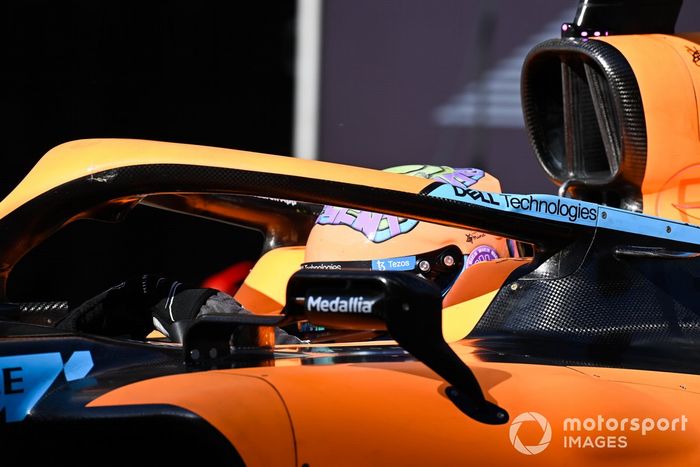 Daniel Ricciardo, McLaren MCL36, sale de boxes