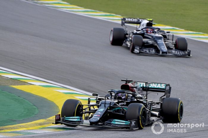 Lewis Hamilton, Mercedes W12, Pierre Gasly, AlphaTauri AT02