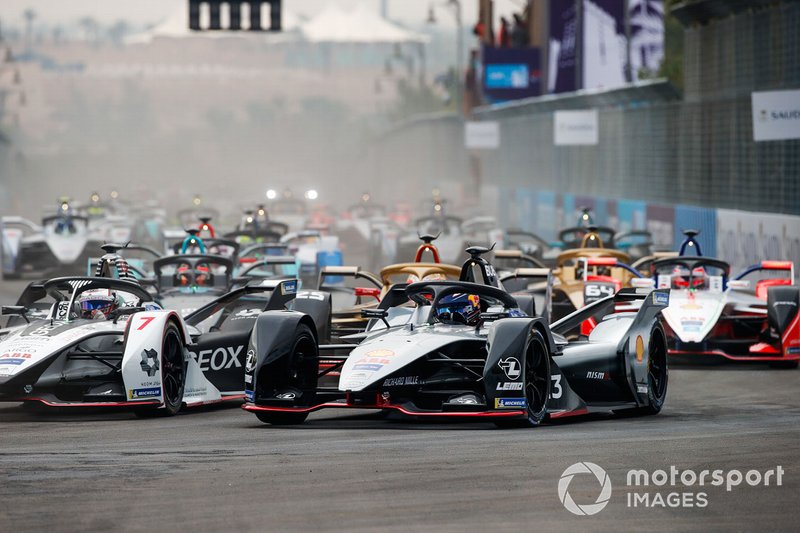 Sébastien Buemi, Nissan e.Dams, Nissan IMO1 battles with Jose Maria Lopez, GEOX Dragon Racing, Penske EV-3 at the start