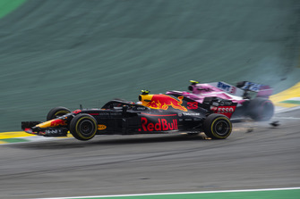Max Verstappen, Red Bull Racing RB14 en Esteban Ocon, Racing Point Force India VJM11