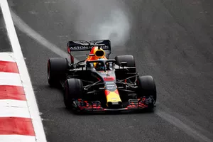 Daniel Ricciardo, Red Bull Racing RB14, suffers an engine failure