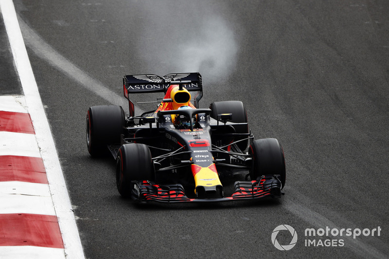 Daniel Ricciardo, Red Bull Racing RB14, suffers an engine failure