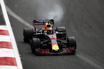 Daniel Ricciardo, Red Bull Racing RB14, con un guasto al motore