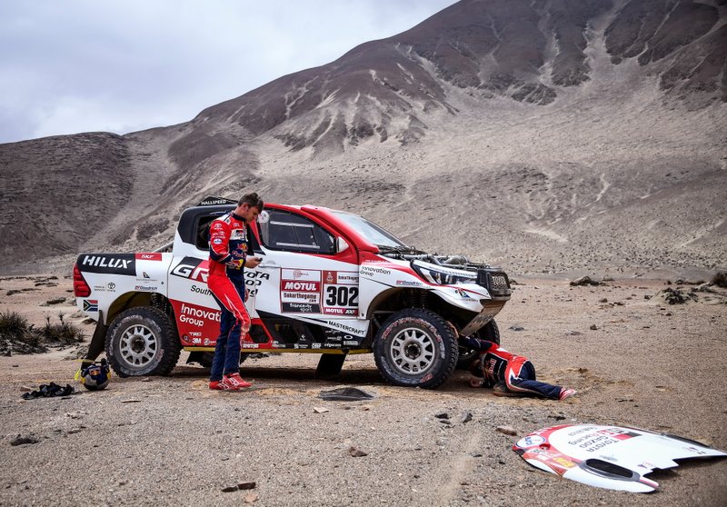 Текущий ремонт: Жиньель де Вильерс и Дирк фон Цицевиц, Toyota Gazoo Racing SA, Toyota Hilux (№302)