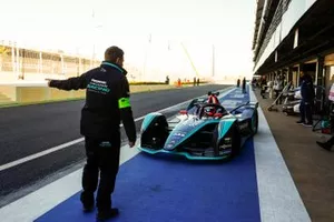 Mitch Evans, Jaguar Racing, Jaguar I-Type 3, dans la voie des stands