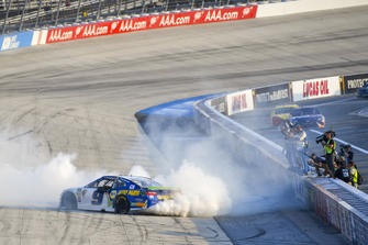 Race winner Chase Elliott, Hendrick Motorsports, Chevrolet Camaro NAPA Auto Parts