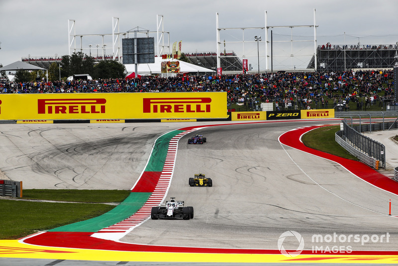 Lance Stroll, Williams FW41, precede Carlos Sainz Jr., Renault Sport F1 Team R.S. 18, e Pierre Gasly, Scuderia Toro Rosso STR13