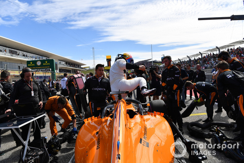 Fernando Alonso, McLaren MCL33 on the grid 