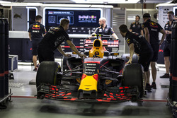 Une Red Bull Racing RB13 dans le garage
