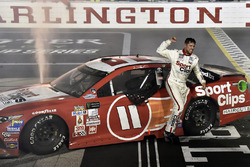 Race winner Denny Hamlin, Joe Gibbs Racing Toyota