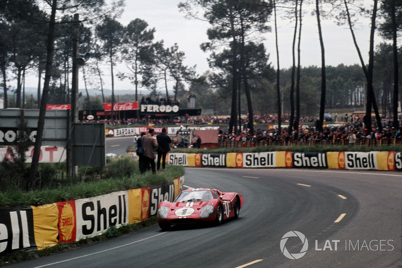 #1 Ford GT40 Mk4: A.J. Foyt, Dan Gurney