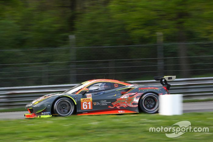 #61 Clearwater Racing Ferrari 488 GTE: Mok Weng Sun, Matt Griffin, Keita Sawa