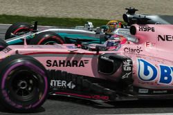 Lewis Hamilton, Mercedes AMG F1 W08 , Esteban Ocon, Sahara Force India VJM10 battle for position