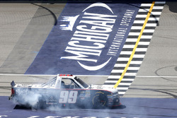 Ganador de la carrera Darrell Wallace Jr., MDM Motorsports Chevrolet