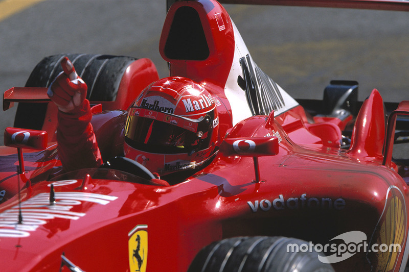 2003: pero en la temporada Schumacher vuelve a su casco
