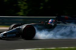 Romain Grosjean, Haas F1 Team VF-17, locks-up a front wheel