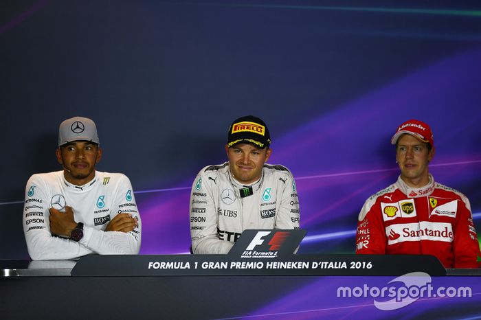 Lewis Hamilton, Mercedes AMG F1 W07, Mercedes AMG Petronas F1 W07 y Nico Rosberg, Sebastian Vettel, Scuderia Ferrari en la Conferencia de prensa