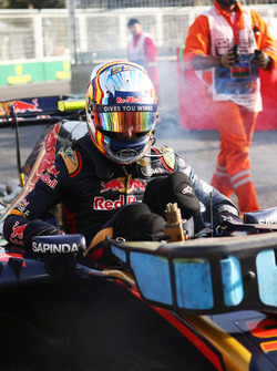 Carlos Sainz Jr., Scuderia Toro Rosso STR11 se retira de la carrera