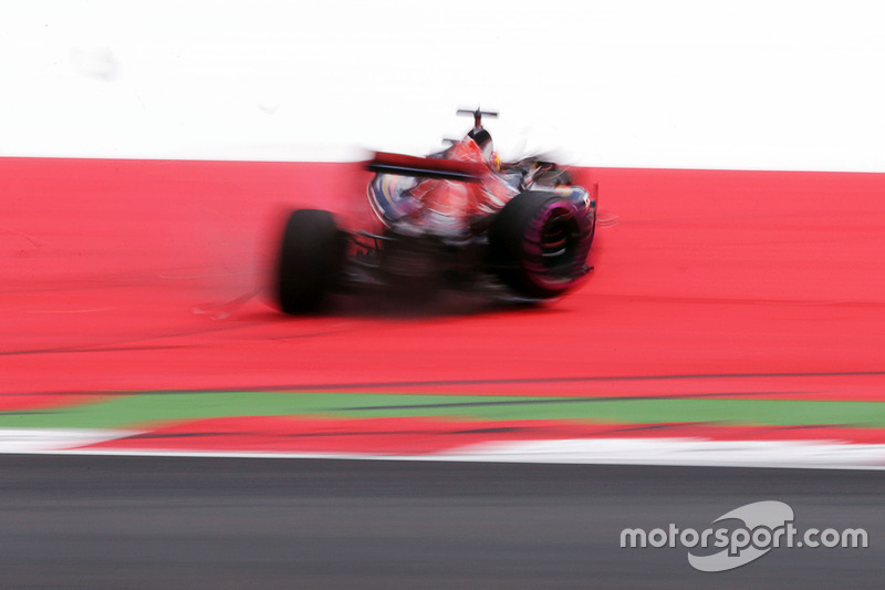 Problemi per Daniil Kvyat, Scuderia Toro Rosso