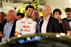 Даніель Ріккардо, Red Bull Racing спілкується з технічним директором Red Bull Racing Едріаном Ньюі