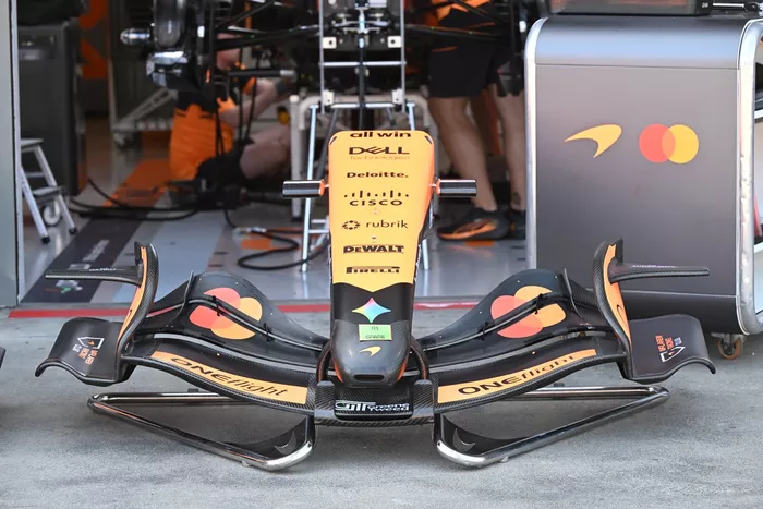 ماكلارين MCL40، التفاصيل الفنية