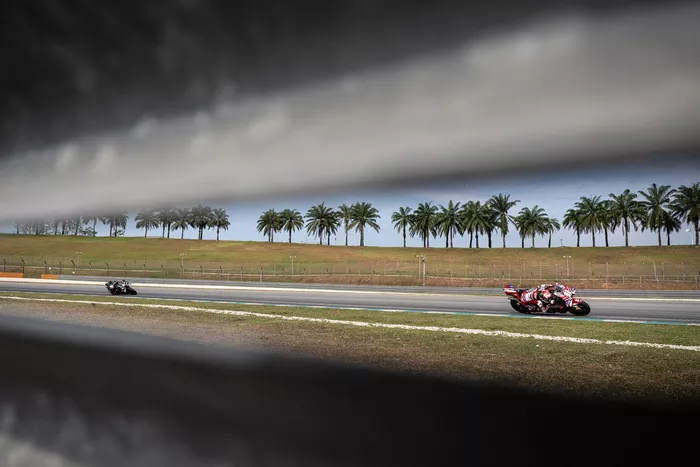 Francesco Bagnaia, Ducati Team, Marco Bezzecchi, Aprilia Racing