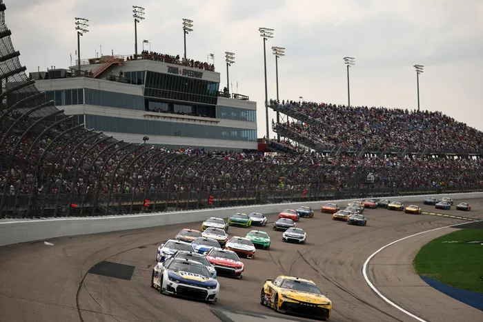 Chase Elliott, Hendrick Motorsports, Christopher Bell, Joe Gibbs Racing