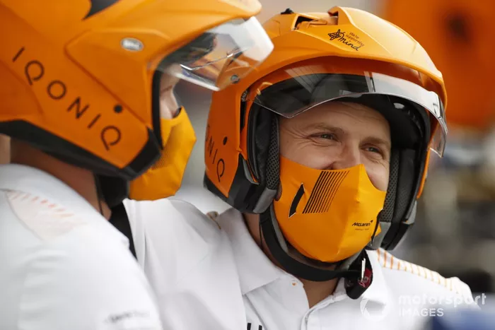 Equipo de boxes de McLaren