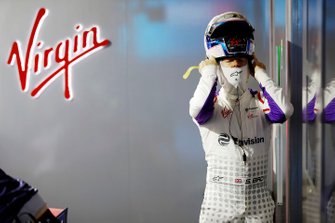 Sam Bird, Envision Virgin Racing met son casque dans le garage