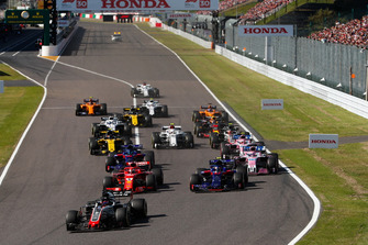 Romain Grosjean, Haas F1 Team VF-18, Sebastian Vettel, Ferrari SF71H, Pierre Gasly, Scuderia Toro Rosso STR13, Brendon Hartley, Toro Rosso STR13, Sergio Perez, Racing Point Force India VJM11, Esteban Ocon, Racing Point Force India VJM11, Carlos Sainz Jr., Renault Sport F1 Team R.S. 18, al inicio